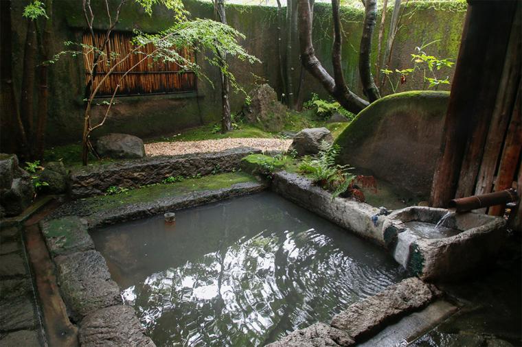 霧島温泉 摘み草の宿こまつ（貸切露天風呂）
