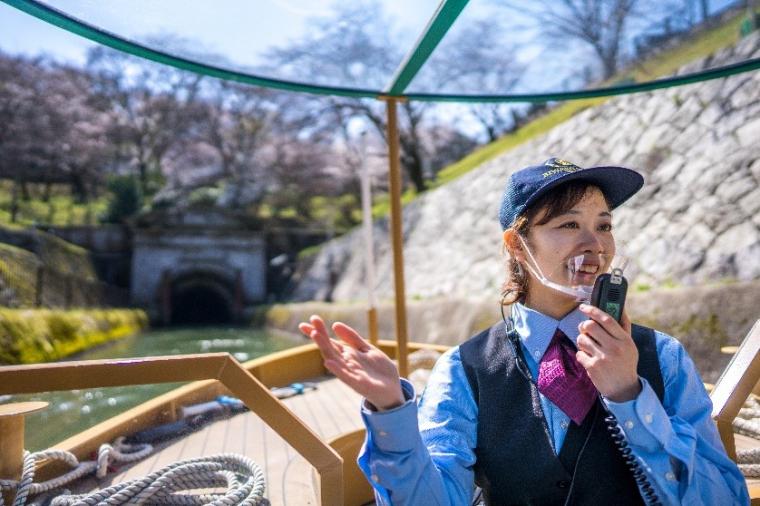 専門ガイドの案内を聴きながら近代産業遺産を見学