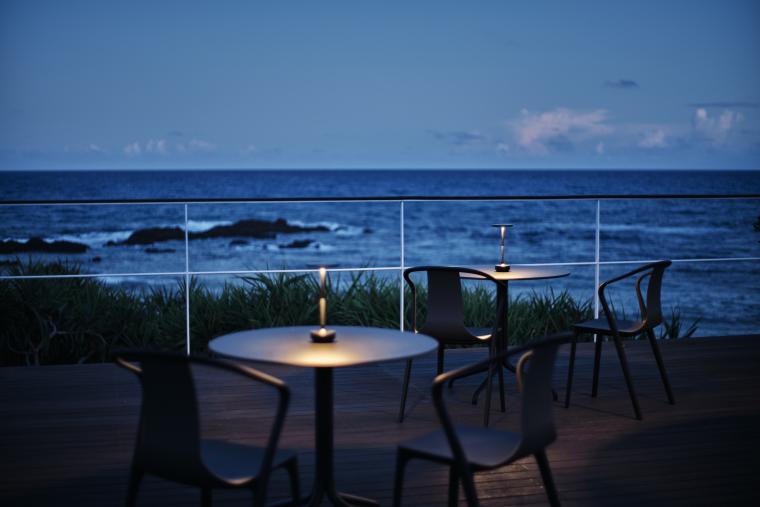 手広海岸を望むデッキエリア