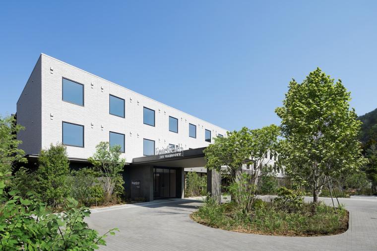 全国の泊まれる【道の駅】15選！地元のグルメ、名産品、温泉がすぐそばに。