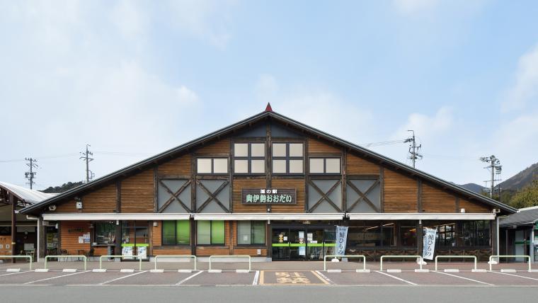 全国の泊まれる【道の駅】15選！地元のグルメ、名産品、温泉がすぐそばに。