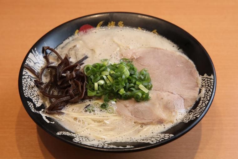 博多一幸舎の豚骨ラーメン