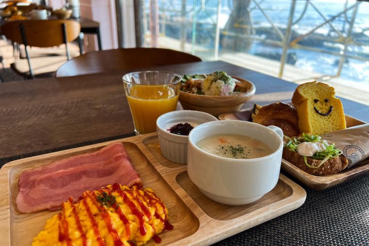 海を眺めながらゆっくり朝ごはん