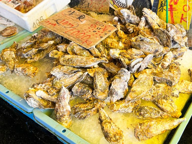 平日でもお客さんでいっぱい！「那珂湊おさかな市場」　