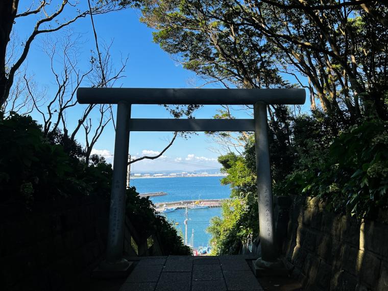 凛とした空気が流れる「酒列磯前神社」