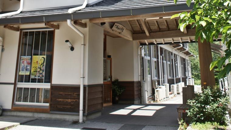 教室がベッドルーム、給食室がレストラン！あの頃の思い出がよみがえる「廃校の宿・ホテル」15選