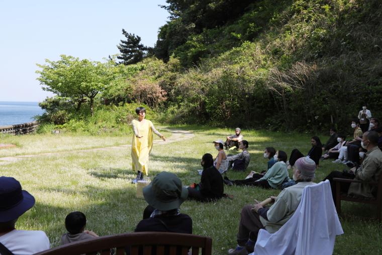 (C)ACAO ART RESIDENCE 2022, 鈴木昭男×宮北裕美 パフォーマンス『波のうつし』,Photo by Kabo