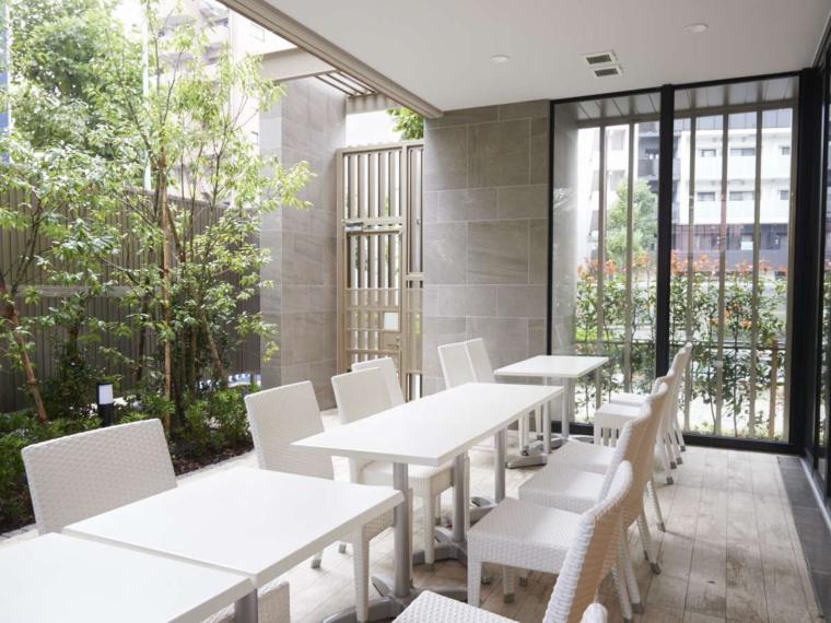 クインテッサホテル東京羽田 Comic & Books