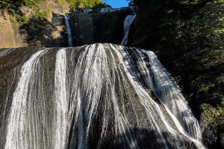 その壮大さに驚き！「袋田の滝」