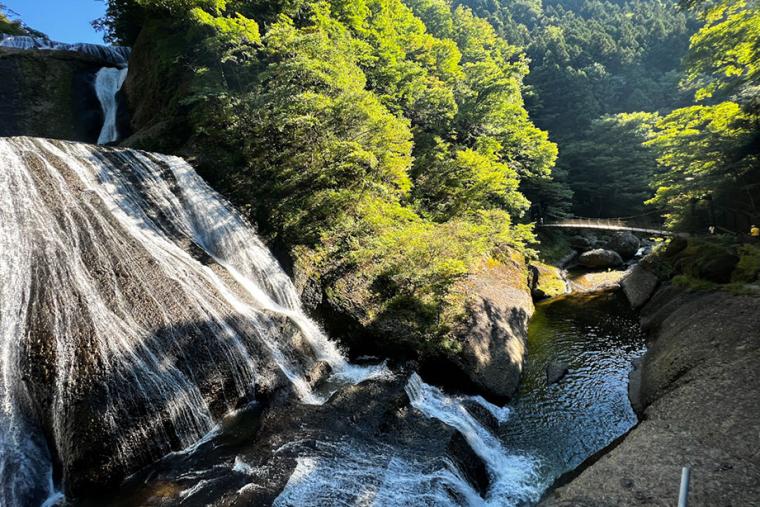 その壮大さに驚き！「袋田の滝」