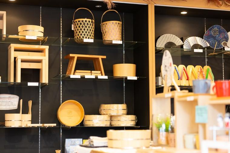 「Zao Onsen 湯旅屋 高湯堂」でこけしの絵付けに挑戦