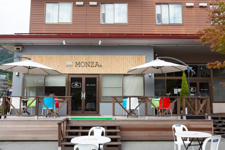 観光の合間に「そばカフェMONZA。」でひと休み