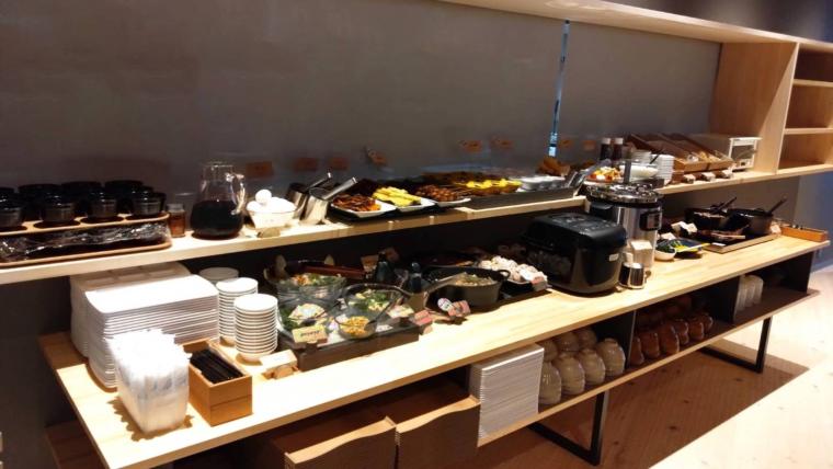 ご当地グルメを楽しめる朝食ビュッフェ