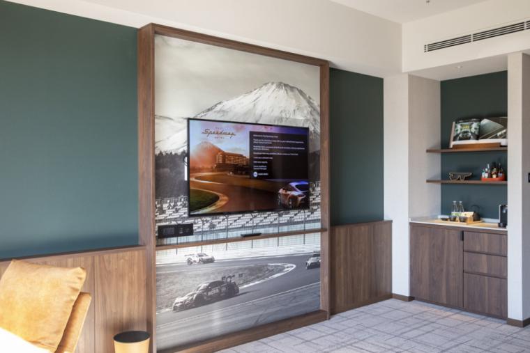 壁面には富士スピードウェイの大きなアート