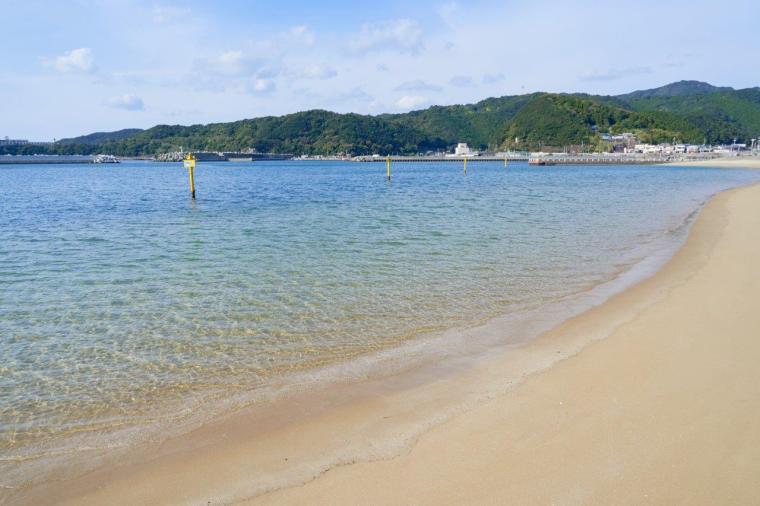駅近くのビーチ
