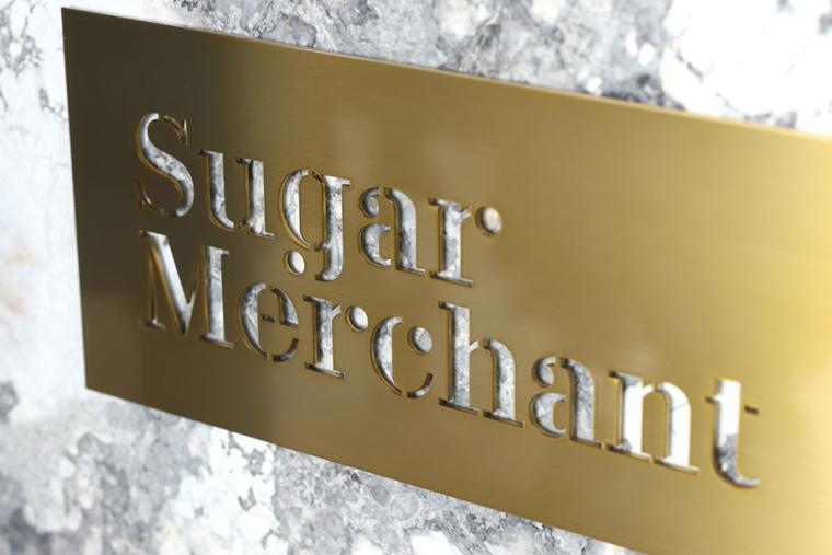 おみやげを探しにロビーラウンジへ