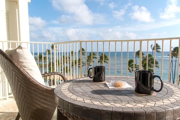 ハワイ「ザ・カハラ・ホテル」客室ラナイ