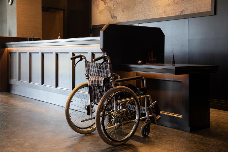 車いすを利用する方に配慮し、チェックインカウンターの一部を利用者が使いやすい高さに設定