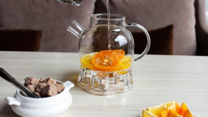 数種のフルーツや野菜から選べる「フレーバーウォーター作り」。客室で体験することができます