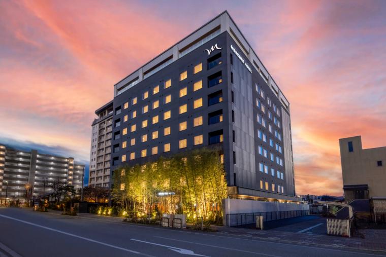 街中にありながら、館内は洗練された落ち着きのある雰囲気