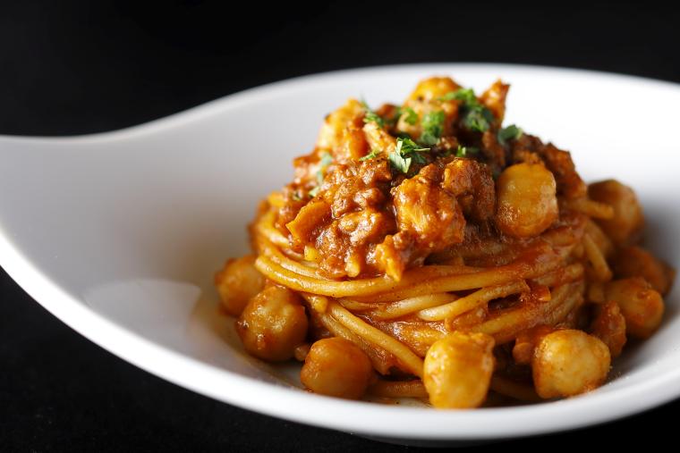 黄えんどう豆100％使用の「ゼンブヌードル」を使った「ひよこ豆と大豆ミートのキーマカレー豆麺」