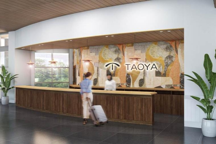 自然と調和したアースカラーのレセプションが宿泊客を迎えます