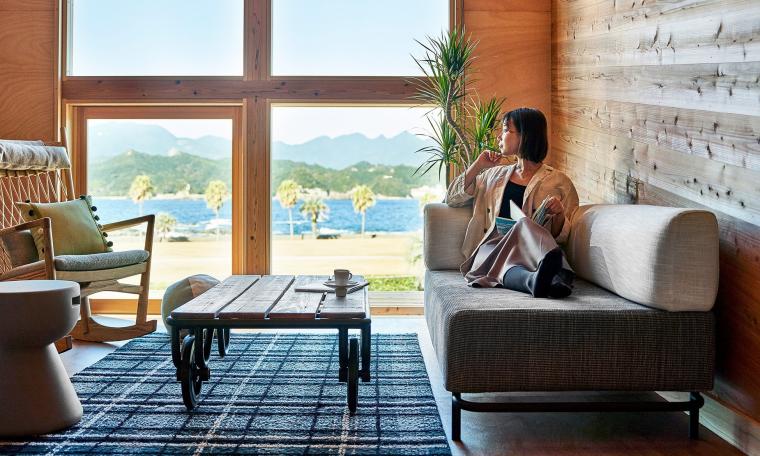 心地良い空間で、海を眺めながら思い思いの時間を過ごすことができます