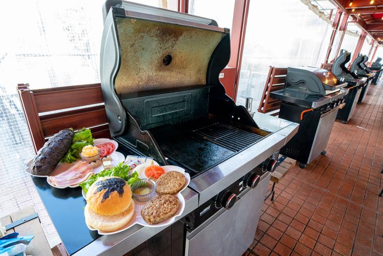 ゴジラメニューで盛り上がる「舶来グリル」