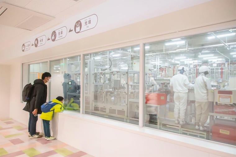 ソフトキャンディ「ハイチュウ」の製造フロア