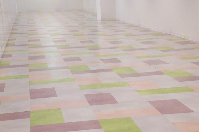 床もハイチュウをイメージしたカラーに