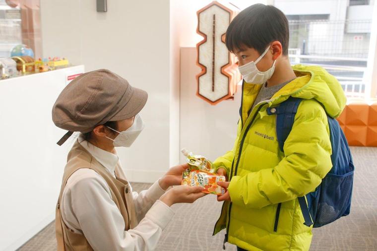 MORIUMからお菓子のプレゼント