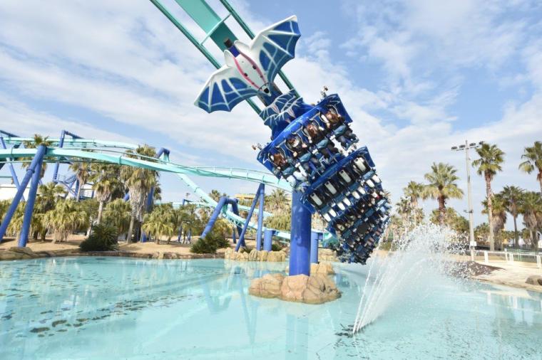 翼を広げて飛び回るようなスリル感！「フライングコースター　アクロバット」