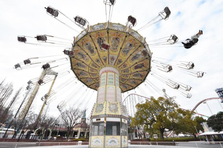 ロマンティックな空中ブランコ「ウェーブスウィンガー」