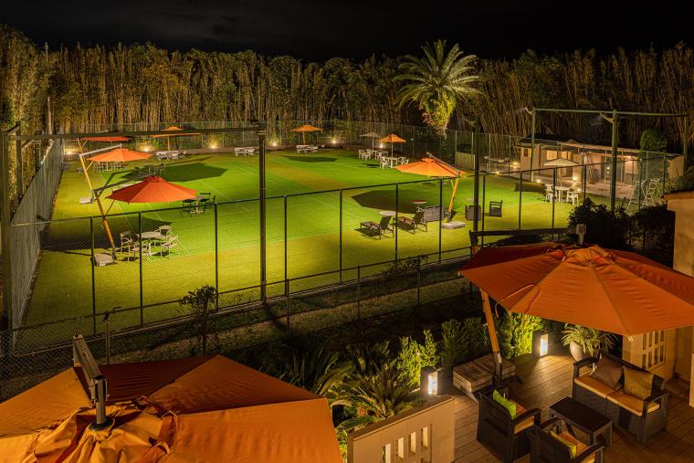 約300坪の地上ドッグラン。広々としたドッグランで、愛犬と思う存分遊べます