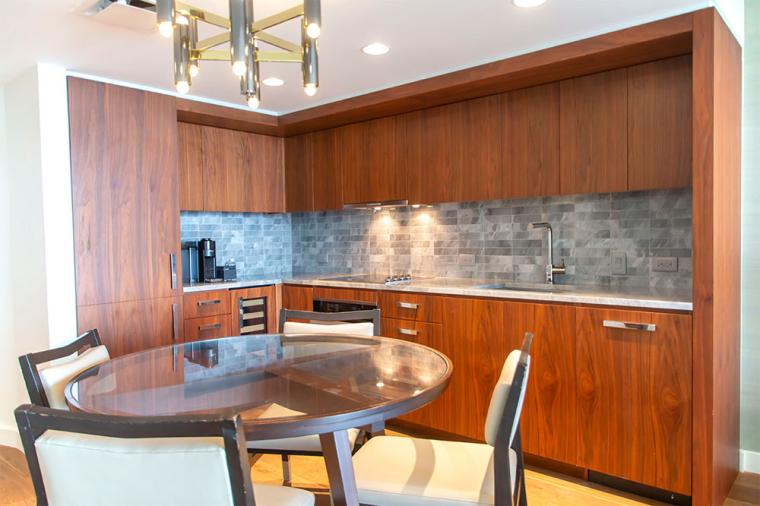 「ザ・リッツ・カールトン・レジデンス、ワイキキビーチ」客室のキッチン