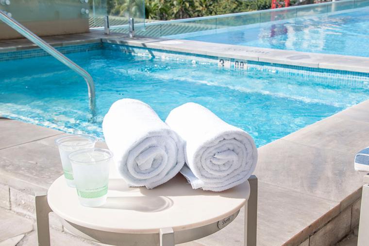 「ザ・リッツ・カールトン・レジデンス、ワイキキビーチ」プール