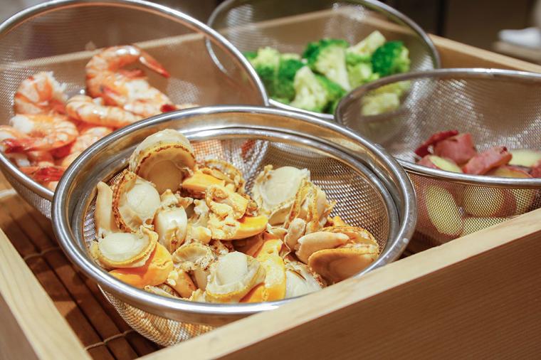 別府温泉 杉乃井ホテル 宙館 夕食ビュッフェ