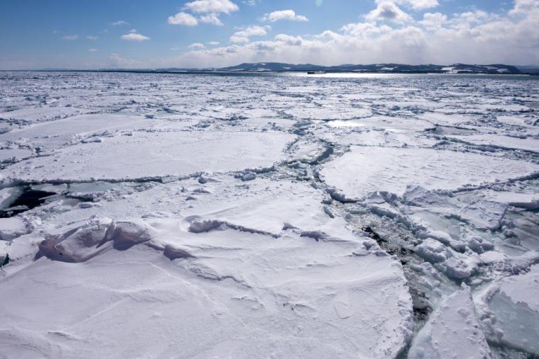 ガリンコ号とオホーツクタワー