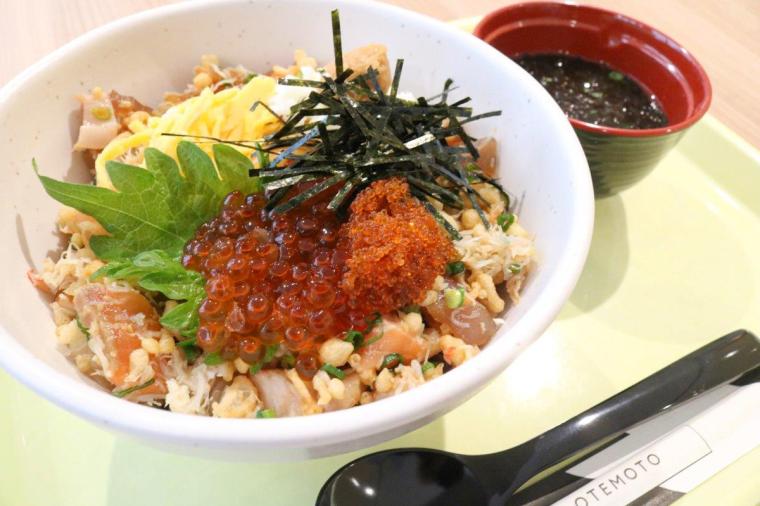 ガリンコ号とオホーツクタワー