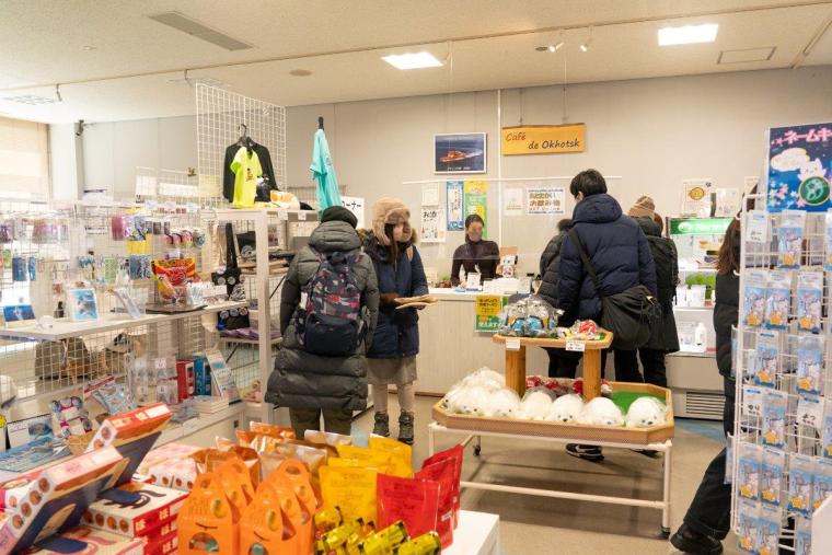 ガリンコ号とオホーツクタワー