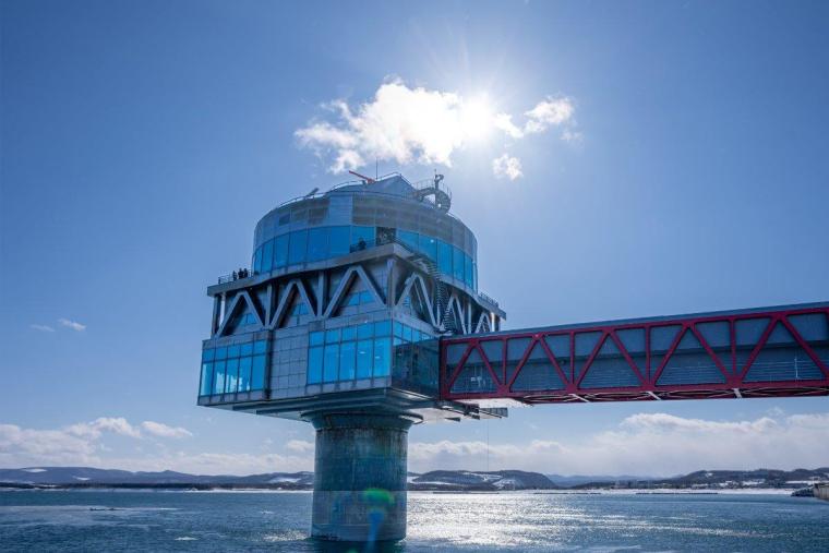 ガリンコ号とオホーツクタワー