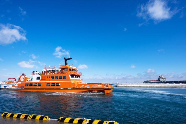 ガリンコ号とオホーツクタワー