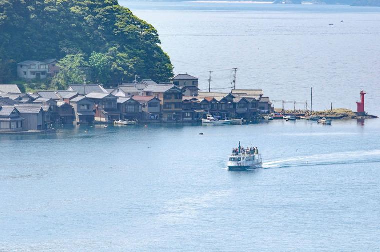 遊覧船で気軽に湾内クルーズを楽しみましょう