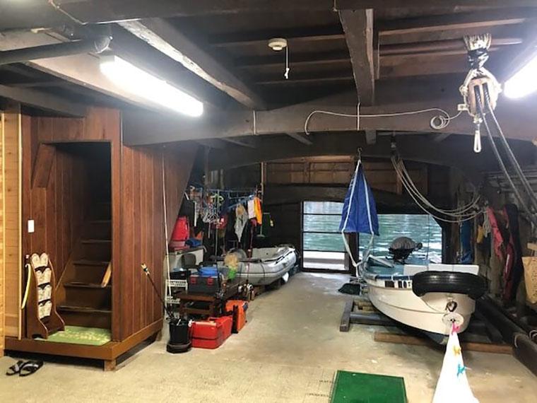 舟屋の内部見学（青海波）