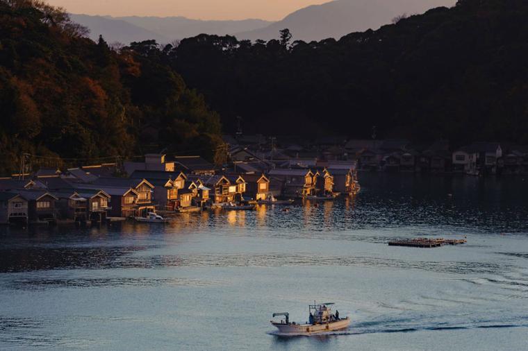 日暮れと朝焼け、時間とともに移ろう海の色にうっとり