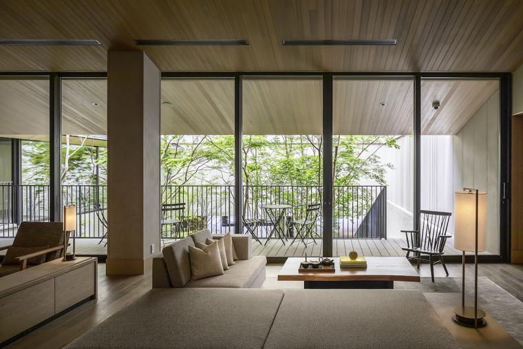 ホテルメトロポリタン鎌倉　ロビー　中庭