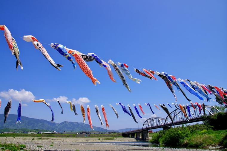 こいのぼり丹生川渡し