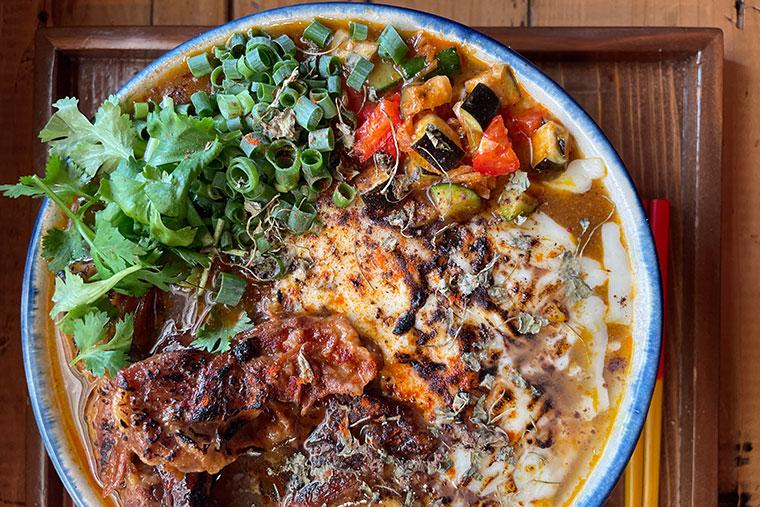 スパイスカレー沖縄そば