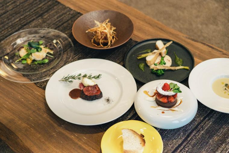 シェフおまかせコースの一例。メインは門崎丑のロースト。