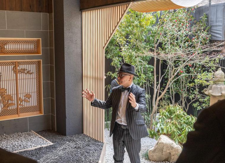 石原和幸氏に案内よる内覧会